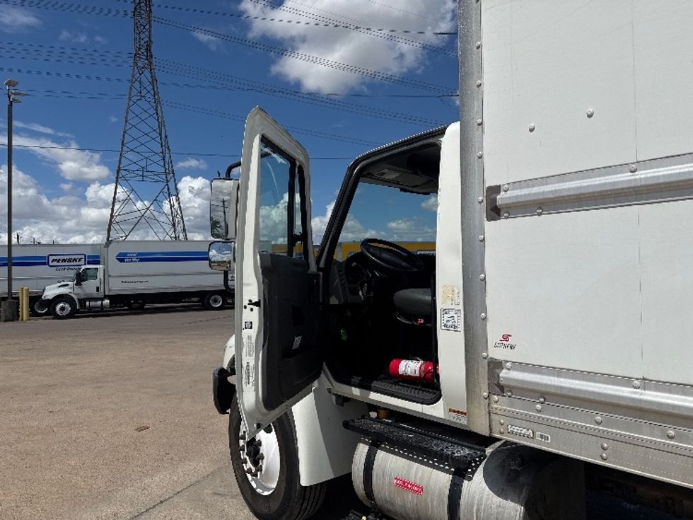 Medium Duty Box Truck-Light and Medium Duty Trucks-International-2019-4300-Katy-TX-237,365\n\t\tmiles-$ 34,000 - Image 13