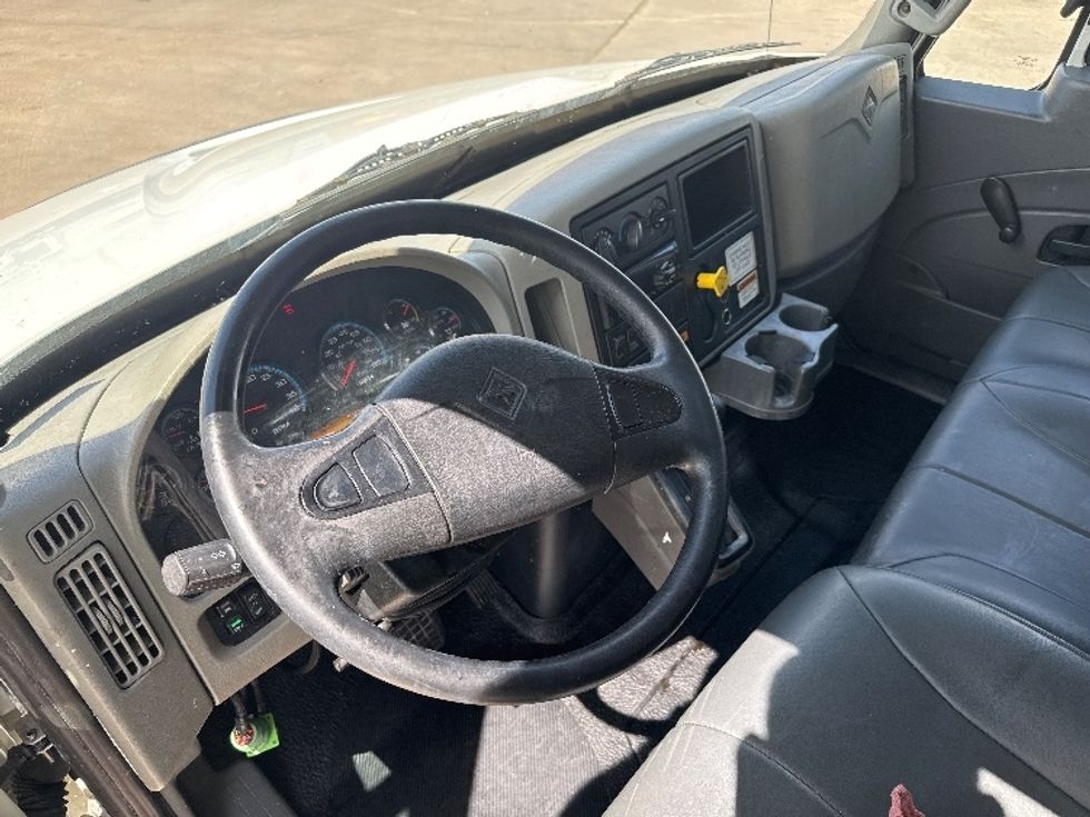 Medium Duty Box Truck-Light and Medium Duty Trucks-International-2019-4300-Katy-TX-237,365\n\t\tmiles-$ 34,000 - Image 17