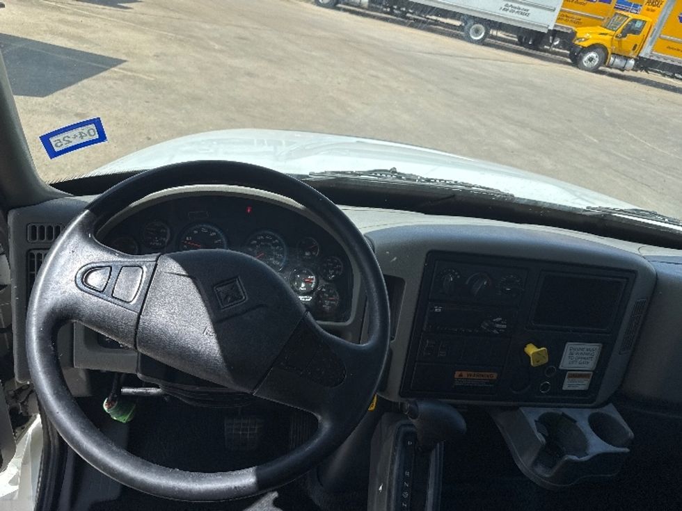 Medium Duty Box Truck-Light and Medium Duty Trucks-International-2019-4300-Katy-TX-237,365\n\t\tmiles-$ 34,000 - Image 18
