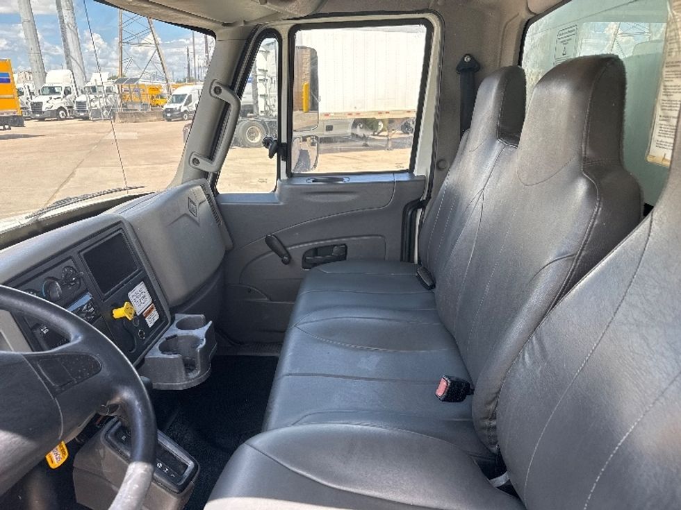 Medium Duty Box Truck-Light and Medium Duty Trucks-International-2019-4300-Katy-TX-237,365\n\t\tmiles-$ 34,000 - Image 19