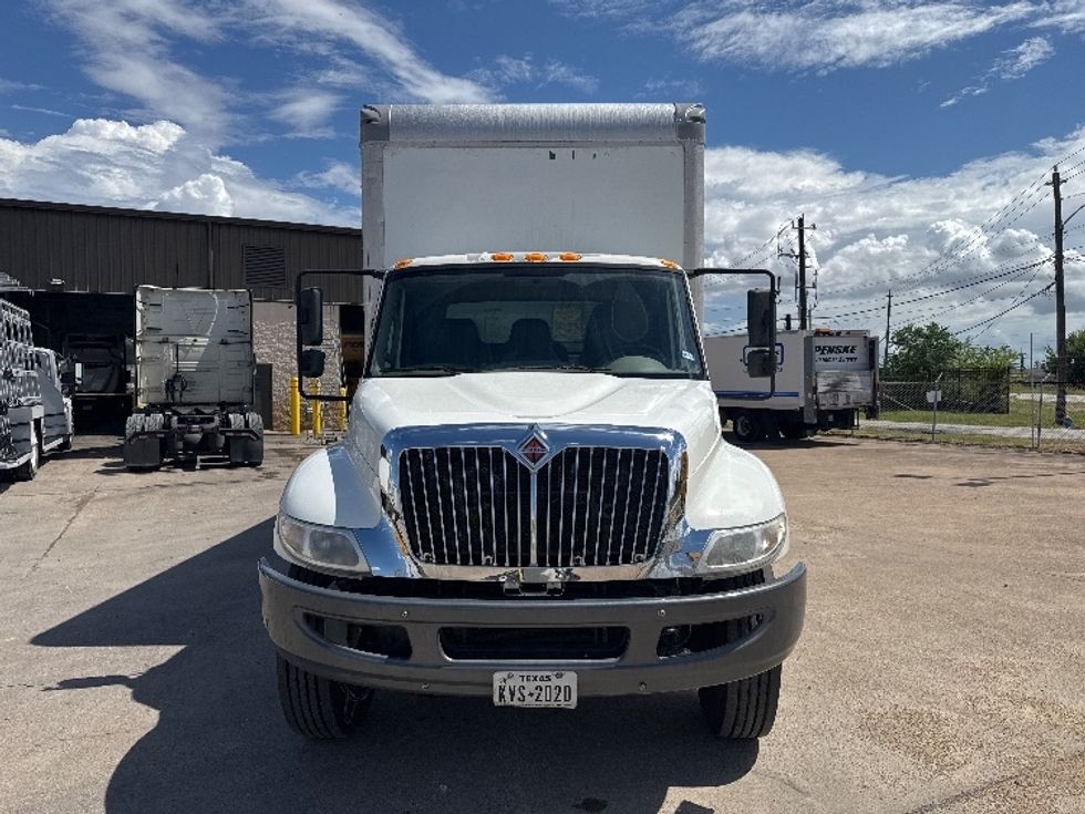 Medium Duty Box Truck-Light and Medium Duty Trucks-International-2019-4300-Katy-TX-237,365\n\t\tmiles-$ 34,000 - Image 2