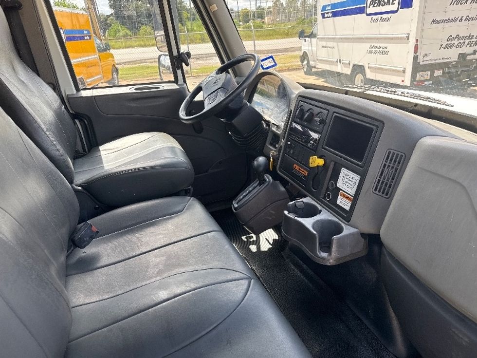 Medium Duty Box Truck-Light and Medium Duty Trucks-International-2019-4300-Katy-TX-237,365\n\t\tmiles-$ 34,000 - Image 22