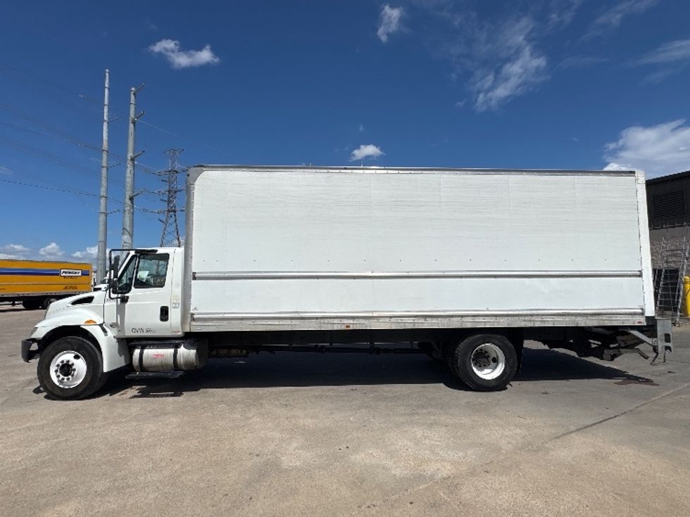 Medium Duty Box Truck-Light and Medium Duty Trucks-International-2019-4300-Katy-TX-237,365\n\t\tmiles-$ 34,000 - Image 4