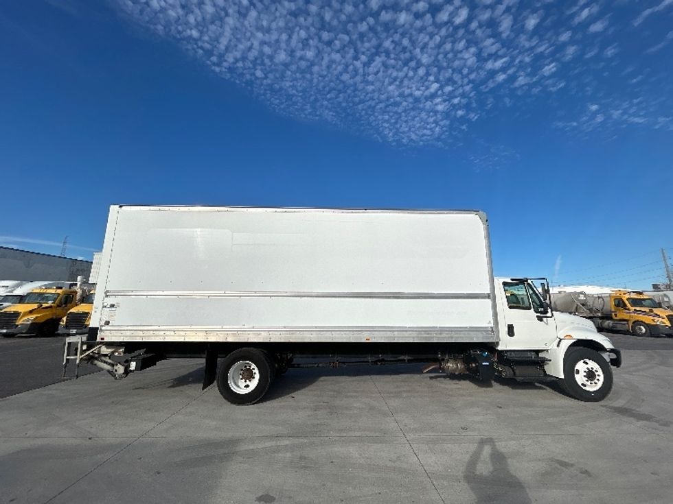 Medium Duty Box Truck-Light and Medium Duty Trucks-International-2019-4300-Katy-TX-72,443\n\t\tmiles-$ 55,250 - Image 15