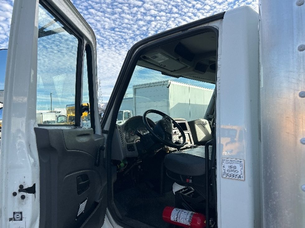 Medium Duty Box Truck-Light and Medium Duty Trucks-International-2019-4300-Katy-TX-72,443\n\t\tmiles-$ 55,250 - Image 16