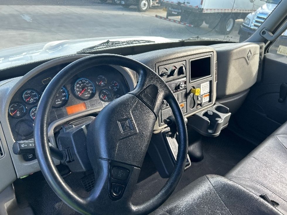 Medium Duty Box Truck-Light and Medium Duty Trucks-International-2019-4300-Katy-TX-72,443\n\t\tmiles-$ 55,250 - Image 17