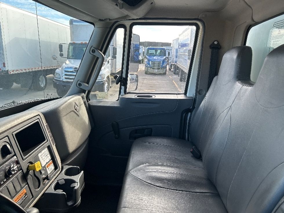 Medium Duty Box Truck-Light and Medium Duty Trucks-International-2019-4300-Katy-TX-72,443\n\t\tmiles-$ 55,250 - Image 19