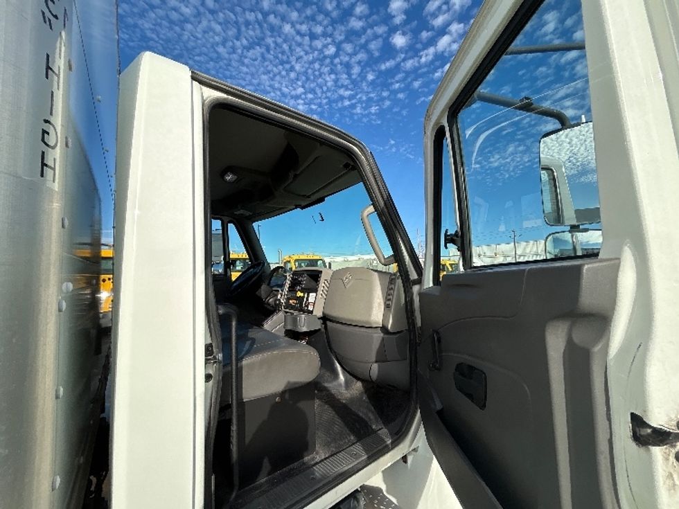 Medium Duty Box Truck-Light and Medium Duty Trucks-International-2019-4300-Katy-TX-72,443\n\t\tmiles-$ 55,250 - Image 20