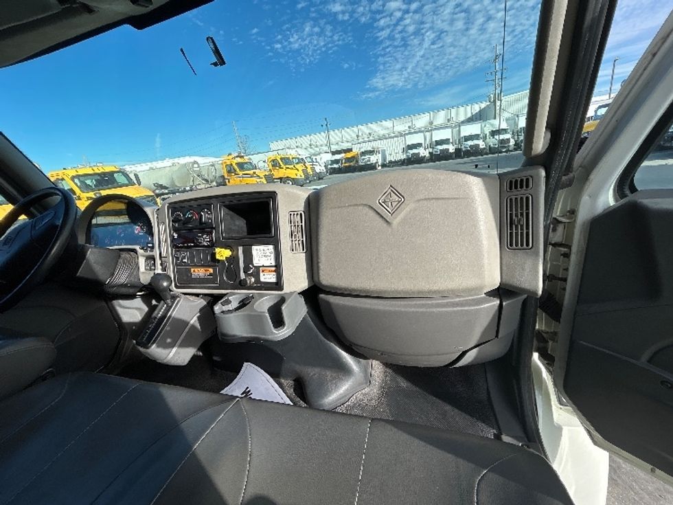 Medium Duty Box Truck-Light and Medium Duty Trucks-International-2019-4300-Katy-TX-72,443\n\t\tmiles-$ 55,250 - Image 21