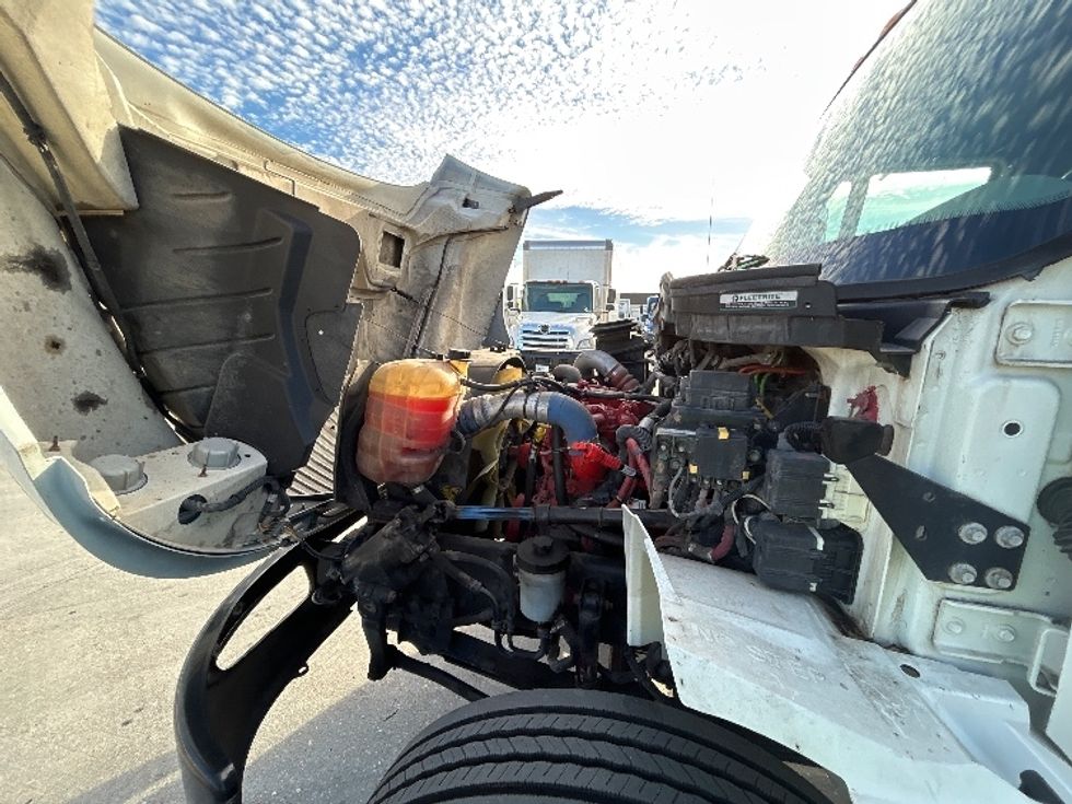 Medium Duty Box Truck-Light and Medium Duty Trucks-International-2019-4300-Katy-TX-72,443\n\t\tmiles-$ 55,250 - Image 24