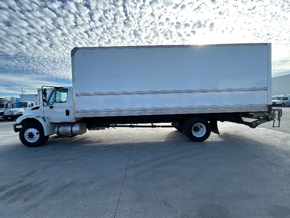 Medium Duty Box Truck-Light and Medium Duty Trucks-International-2019-4300-Katy-TX-72,443\n\t\tmiles-$ 55,250 - Image 4