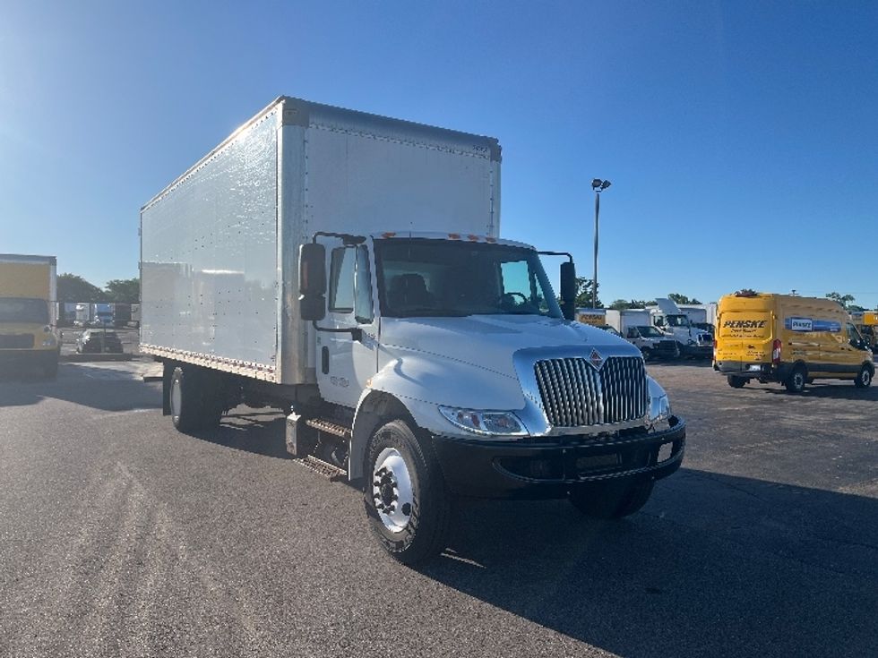 Medium Duty Box Truck-Light and Medium Duty Trucks-International-2019-4300-Lansing-MI-146,720\n\t\tmiles-$ 43,750 - Image 1