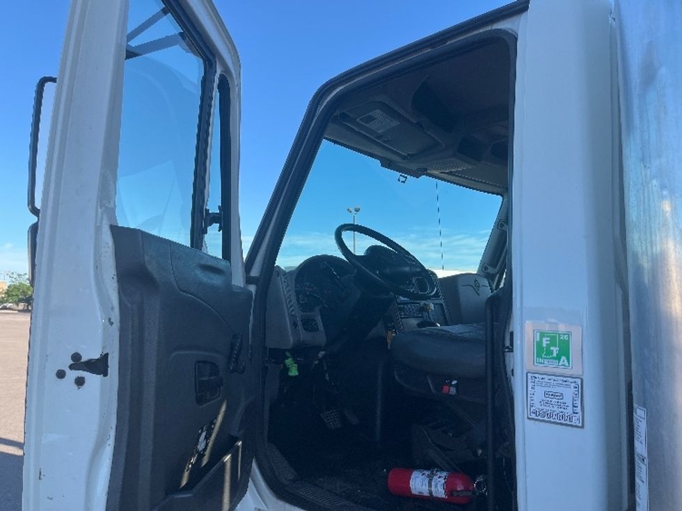 Medium Duty Box Truck-Light and Medium Duty Trucks-International-2019-4300-Lansing-MI-146,720\n\t\tmiles-$ 43,750 - Image 15
