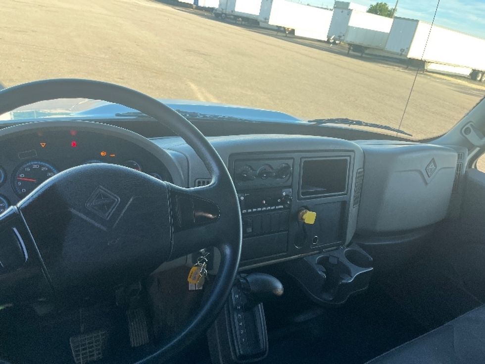 Medium Duty Box Truck-Light and Medium Duty Trucks-International-2019-4300-Lansing-MI-146,720\n\t\tmiles-$ 43,750 - Image 17