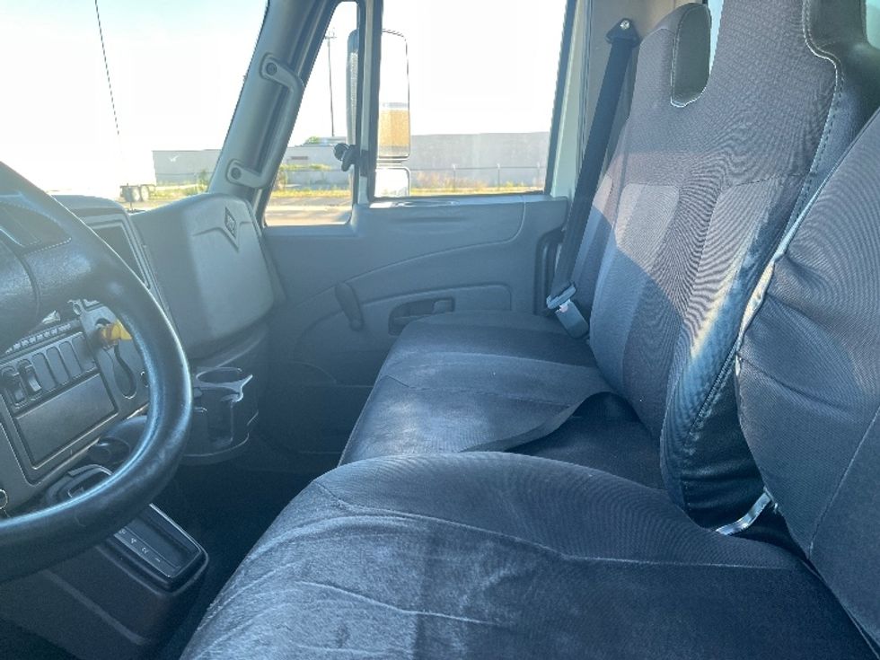 Medium Duty Box Truck-Light and Medium Duty Trucks-International-2019-4300-Lansing-MI-146,720\n\t\tmiles-$ 43,750 - Image 18