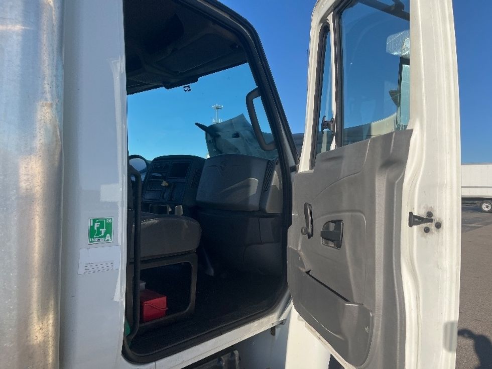 Medium Duty Box Truck-Light and Medium Duty Trucks-International-2019-4300-Lansing-MI-146,720\n\t\tmiles-$ 43,750 - Image 19