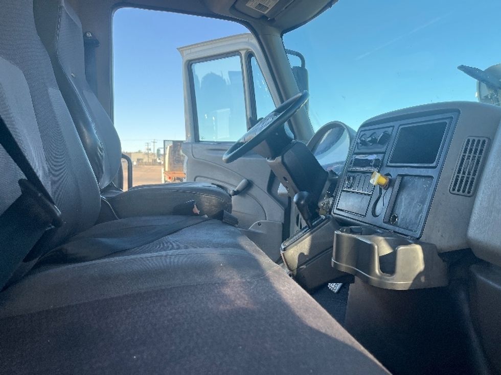 Medium Duty Box Truck-Light and Medium Duty Trucks-International-2019-4300-Lansing-MI-146,720\n\t\tmiles-$ 43,750 - Image 21