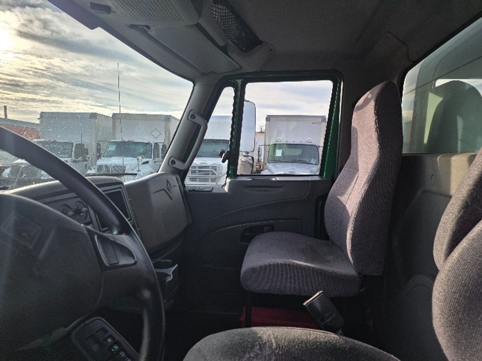 Medium Duty Box Truck-Light and Medium Duty Trucks-International-2019-4300-Lansing-MI-168,361\n\t\tmiles-$ 37,750 - Image 18