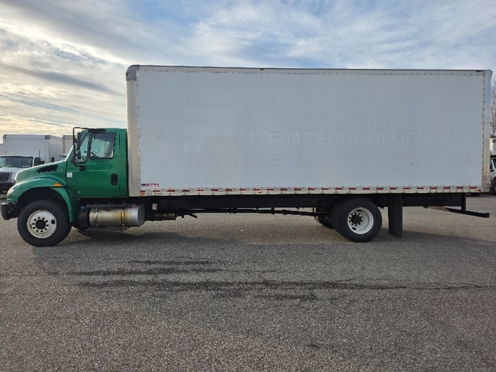 Medium Duty Box Truck-Light and Medium Duty Trucks-International-2019-4300-Lansing-MI-168,361\n\t\tmiles-$ 37,750 - Image 4
