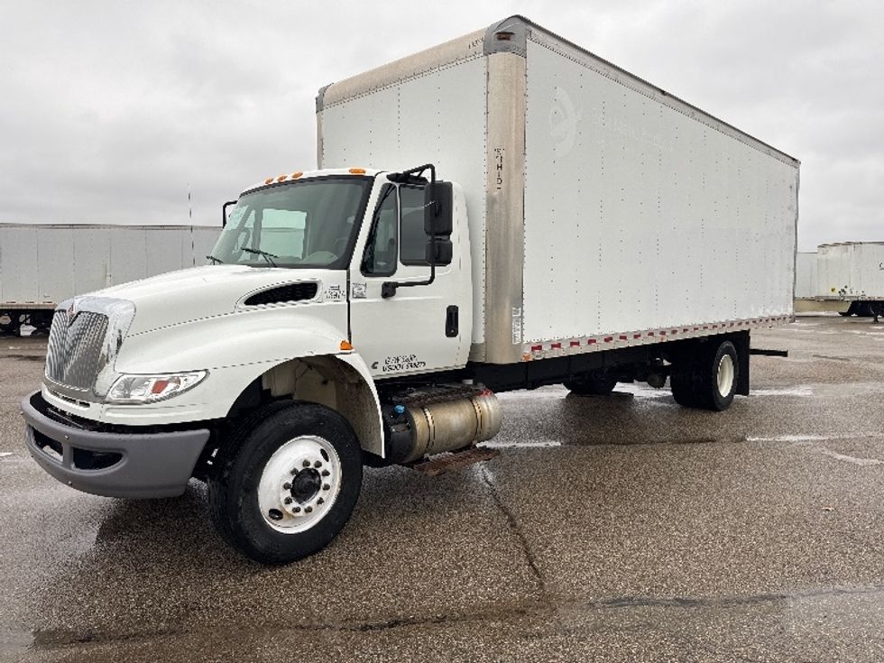 Medium Duty Box Truck-Light and Medium Duty Trucks-International-2019-4300-Lansing-MI-185,134\n\t\tmiles-$ 31,000 - Image 1