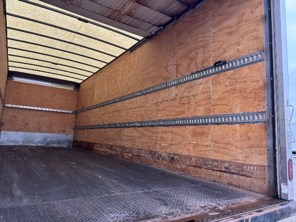 Medium Duty Box Truck-Light and Medium Duty Trucks-International-2019-4300-Lansing-MI-185,134\n\t\tmiles-$ 31,000 - Image 11