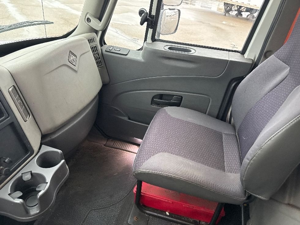 Medium Duty Box Truck-Light and Medium Duty Trucks-International-2019-4300-Lansing-MI-185,134\n\t\tmiles-$ 31,000 - Image 18