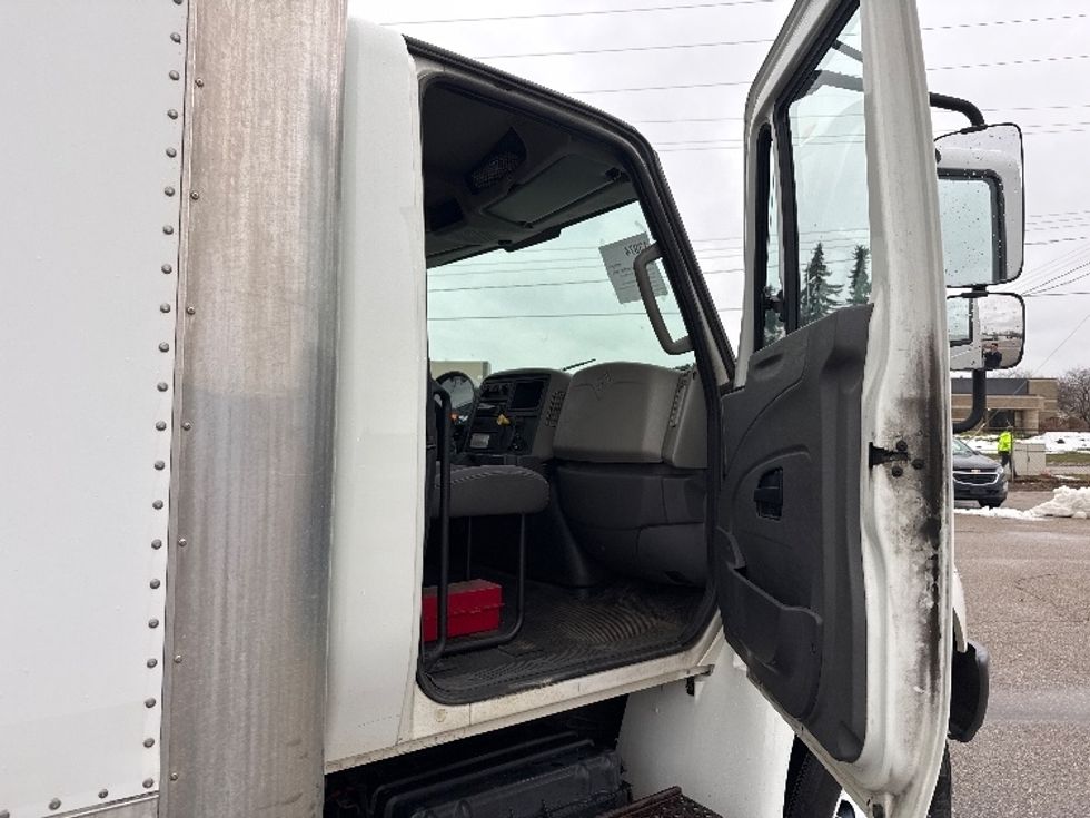 Medium Duty Box Truck-Light and Medium Duty Trucks-International-2019-4300-Lansing-MI-185,134\n\t\tmiles-$ 31,000 - Image 19