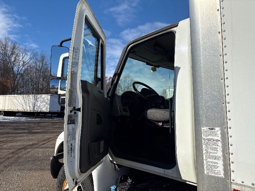 Medium Duty Box Truck-Light and Medium Duty Trucks-International-2019-4300-Lansing-MI-197,558\n\t\tmiles-$ 38,250 - Image 16