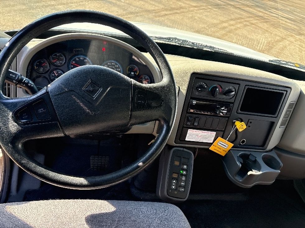 Medium Duty Box Truck-Light and Medium Duty Trucks-International-2019-4300-Lansing-MI-197,558\n\t\tmiles-$ 38,250 - Image 18
