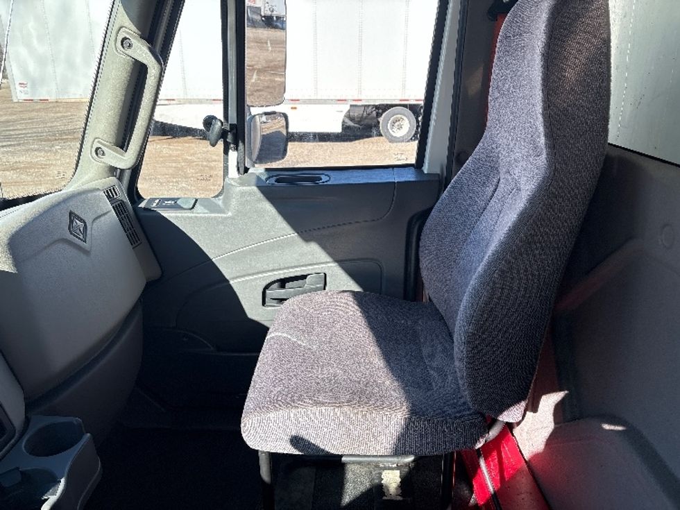 Medium Duty Box Truck-Light and Medium Duty Trucks-International-2019-4300-Lansing-MI-197,558\n\t\tmiles-$ 38,250 - Image 19