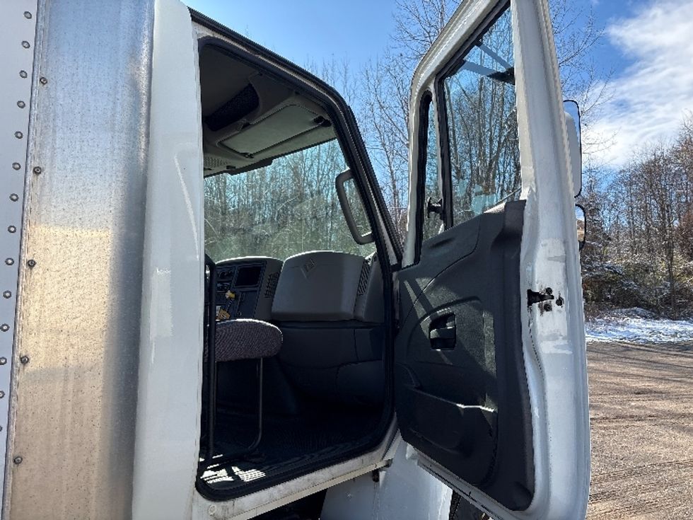 Medium Duty Box Truck-Light and Medium Duty Trucks-International-2019-4300-Lansing-MI-197,558\n\t\tmiles-$ 38,250 - Image 20