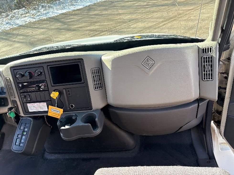 Medium Duty Box Truck-Light and Medium Duty Trucks-International-2019-4300-Lansing-MI-197,558\n\t\tmiles-$ 38,250 - Image 21