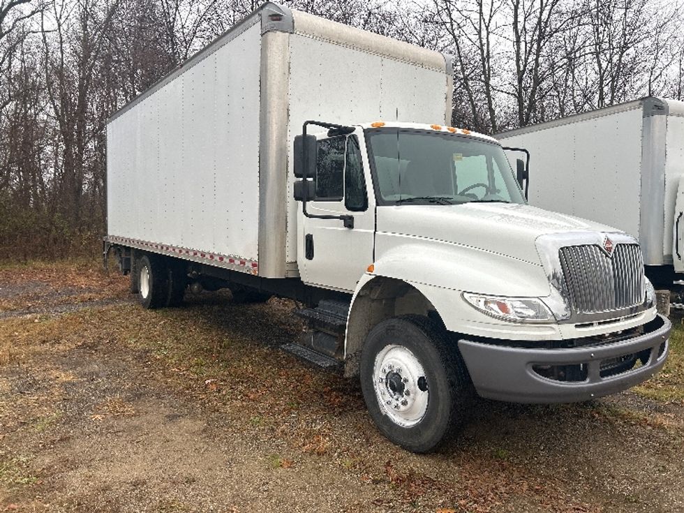 Medium Duty Box Truck-Light and Medium Duty Trucks-International-2019-4300-Lansing-MI-197,558\n\t\tmiles-$ 38,250 - Image 3
