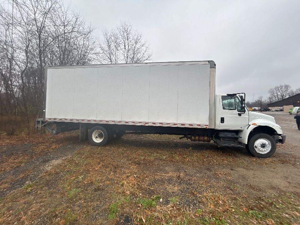 Medium Duty Box Truck-Light and Medium Duty Trucks-International-2019-4300-Lansing-MI-197,558\n\t\tmiles-$ 38,250 - Image 4