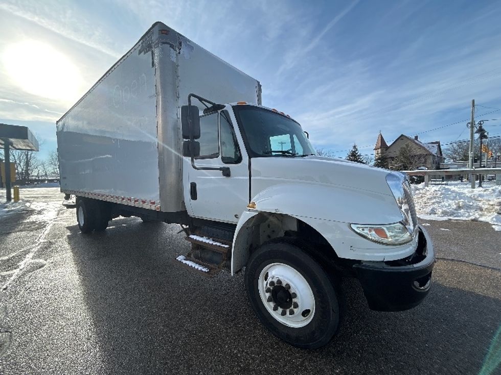 Medium Duty Box Truck-Light and Medium Duty Trucks-International-2019-4300-Lansing-MI-275,181\n\t\tmiles-$ 27,000 - Image 1