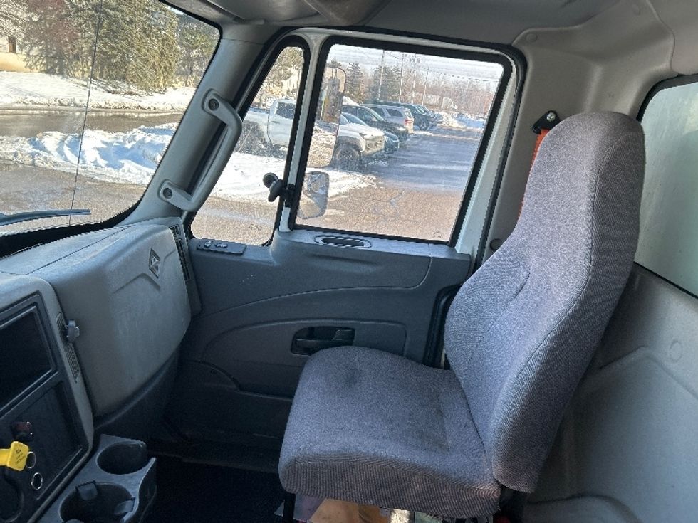 Medium Duty Box Truck-Light and Medium Duty Trucks-International-2019-4300-Lansing-MI-275,181\n\t\tmiles-$ 27,000 - Image 19