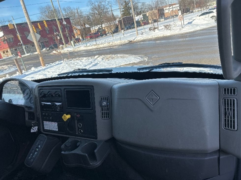 Medium Duty Box Truck-Light and Medium Duty Trucks-International-2019-4300-Lansing-MI-275,181\n\t\tmiles-$ 27,000 - Image 21