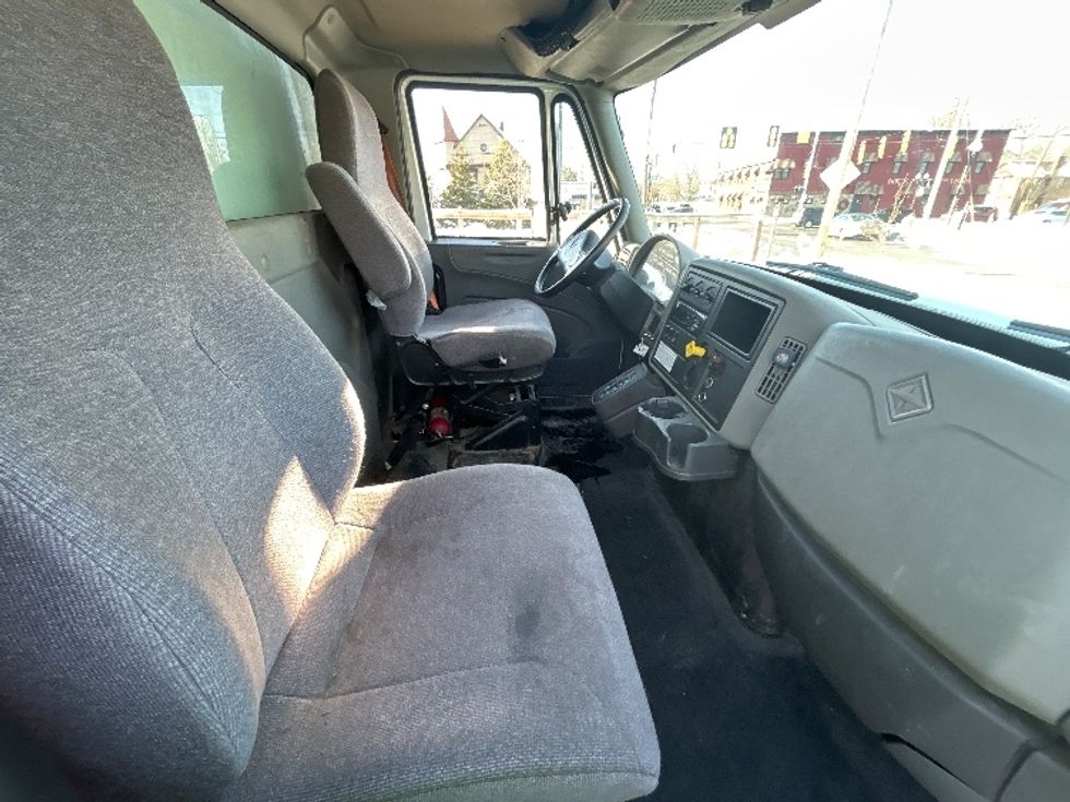Medium Duty Box Truck-Light and Medium Duty Trucks-International-2019-4300-Lansing-MI-275,181\n\t\tmiles-$ 27,000 - Image 22