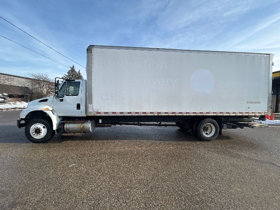 Medium Duty Box Truck-Light and Medium Duty Trucks-International-2019-4300-Lansing-MI-275,181\n\t\tmiles-$ 27,000 - Image 4
