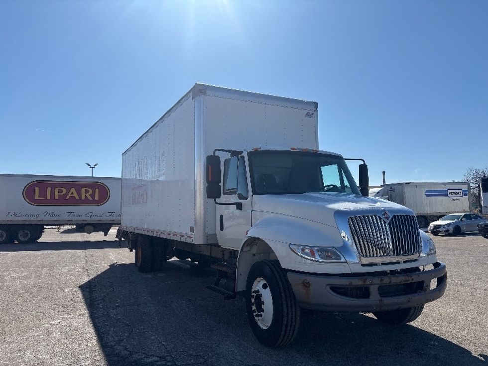 Medium Duty Box Truck-Light and Medium Duty Trucks-International-2019-4300-Lansing-MI-302,973\n\t\tmiles-$ 23,500 - Image 1