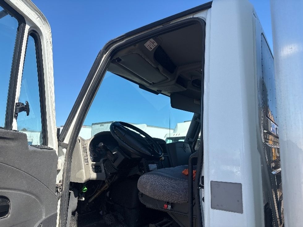 Medium Duty Box Truck-Light and Medium Duty Trucks-International-2019-4300-Lansing-MI-302,973\n\t\tmiles-$ 23,500 - Image 16