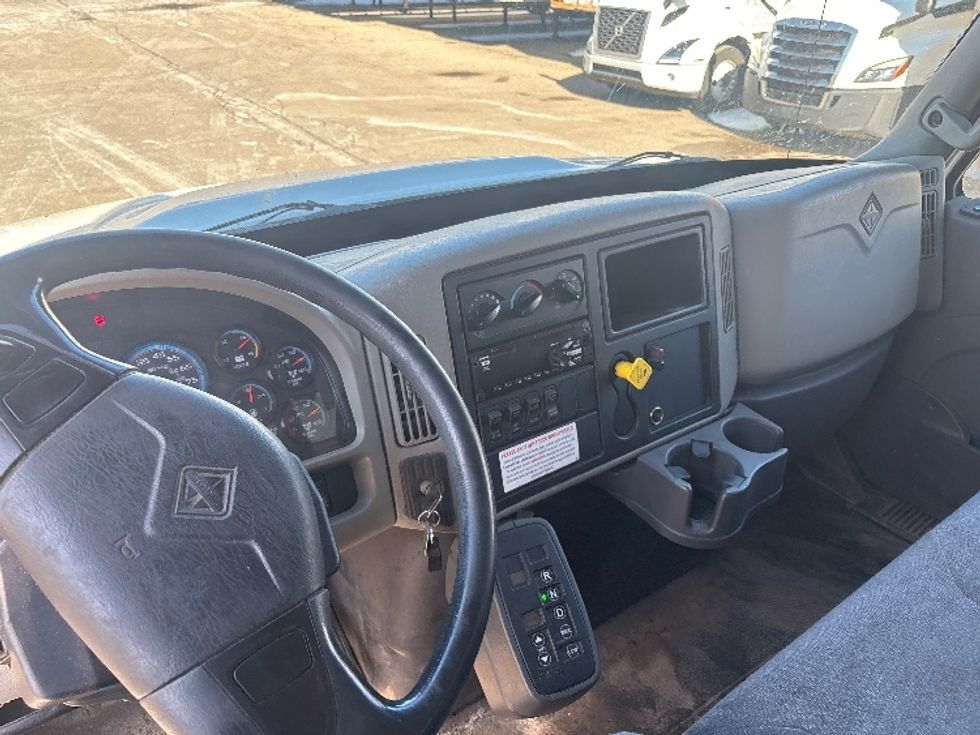 Medium Duty Box Truck-Light and Medium Duty Trucks-International-2019-4300-Lansing-MI-302,973\n\t\tmiles-$ 23,500 - Image 18