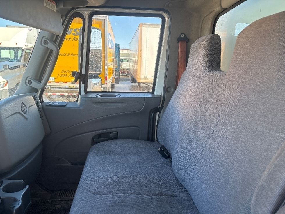 Medium Duty Box Truck-Light and Medium Duty Trucks-International-2019-4300-Lansing-MI-302,973\n\t\tmiles-$ 23,500 - Image 19