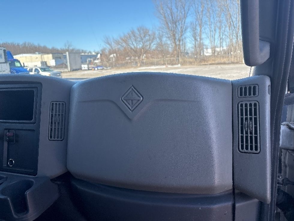 Medium Duty Box Truck-Light and Medium Duty Trucks-International-2019-4300-Lansing-MI-302,973\n\t\tmiles-$ 23,500 - Image 21