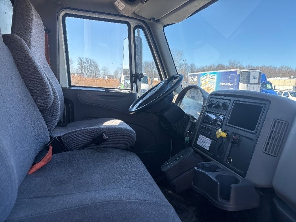 Medium Duty Box Truck-Light and Medium Duty Trucks-International-2019-4300-Lansing-MI-302,973\n\t\tmiles-$ 23,500 - Image 22
