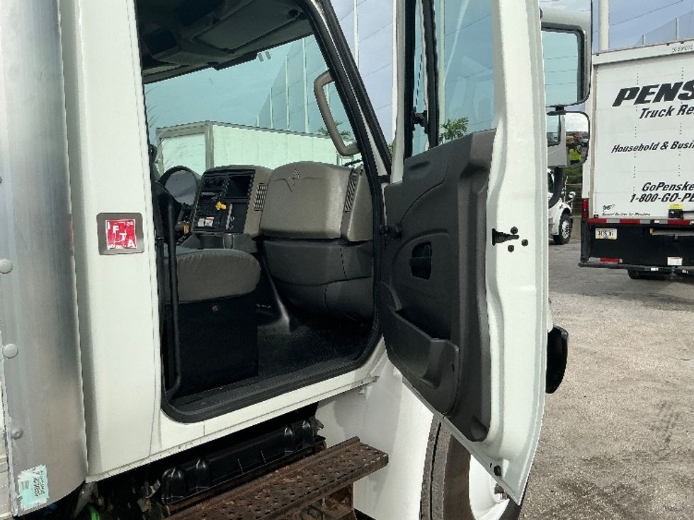Medium Duty Box Truck-Light and Medium Duty Trucks-International-2019-4300-Lexington-KY-244,436\n\t\tmiles-$ 30,250 - Image 20