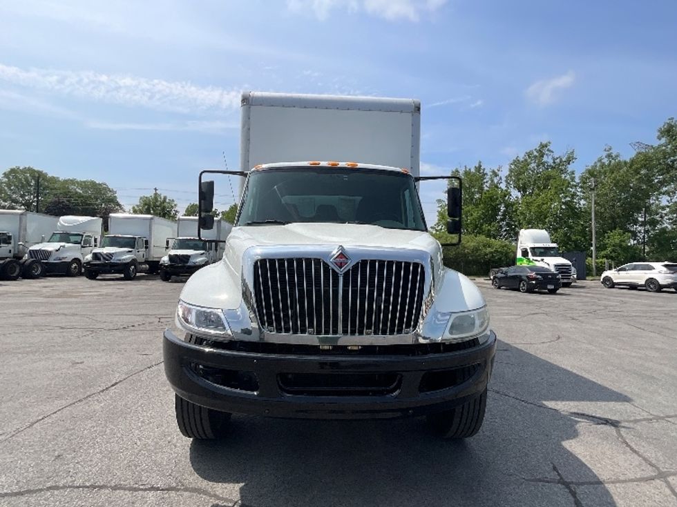 Medium Duty Box Truck-Light and Medium Duty Trucks-International-2019-4300-London-ON-292,930\n\t\tkm-$ 61,000 - Image 1