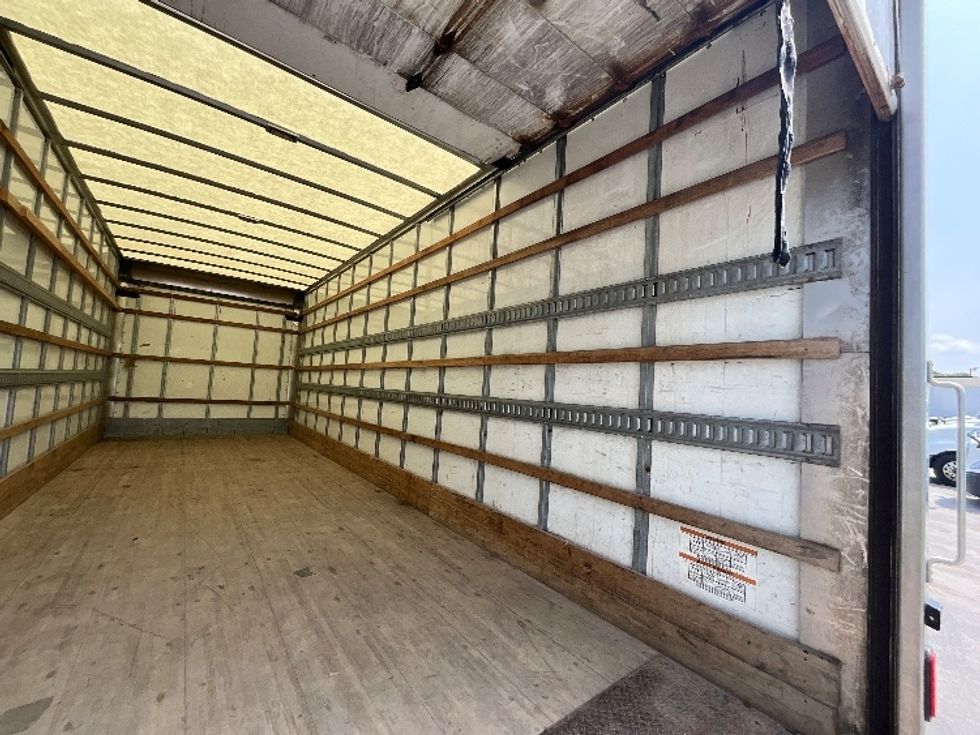 Medium Duty Box Truck-Light and Medium Duty Trucks-International-2019-4300-London-ON-292,930\n\t\tkm-$ 61,000 - Image 11