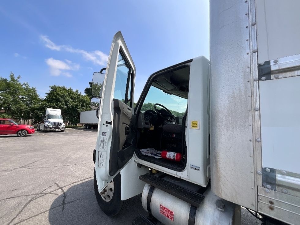 Medium Duty Box Truck-Light and Medium Duty Trucks-International-2019-4300-London-ON-292,930\n\t\tkm-$ 61,000 - Image 15
