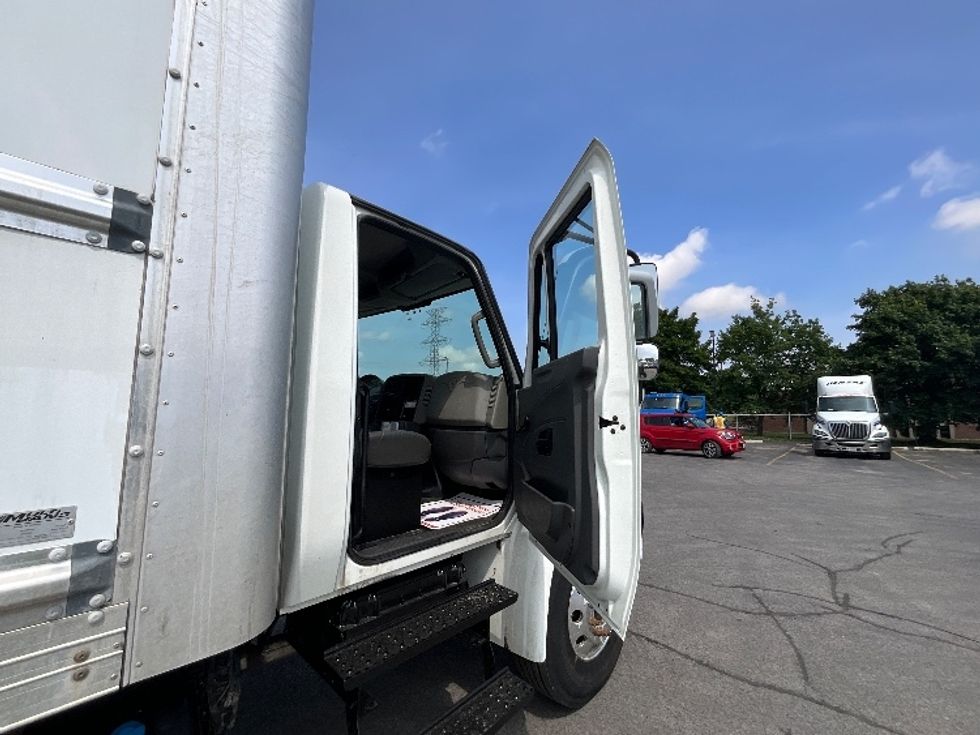 Medium Duty Box Truck-Light and Medium Duty Trucks-International-2019-4300-London-ON-292,930\n\t\tkm-$ 61,000 - Image 19